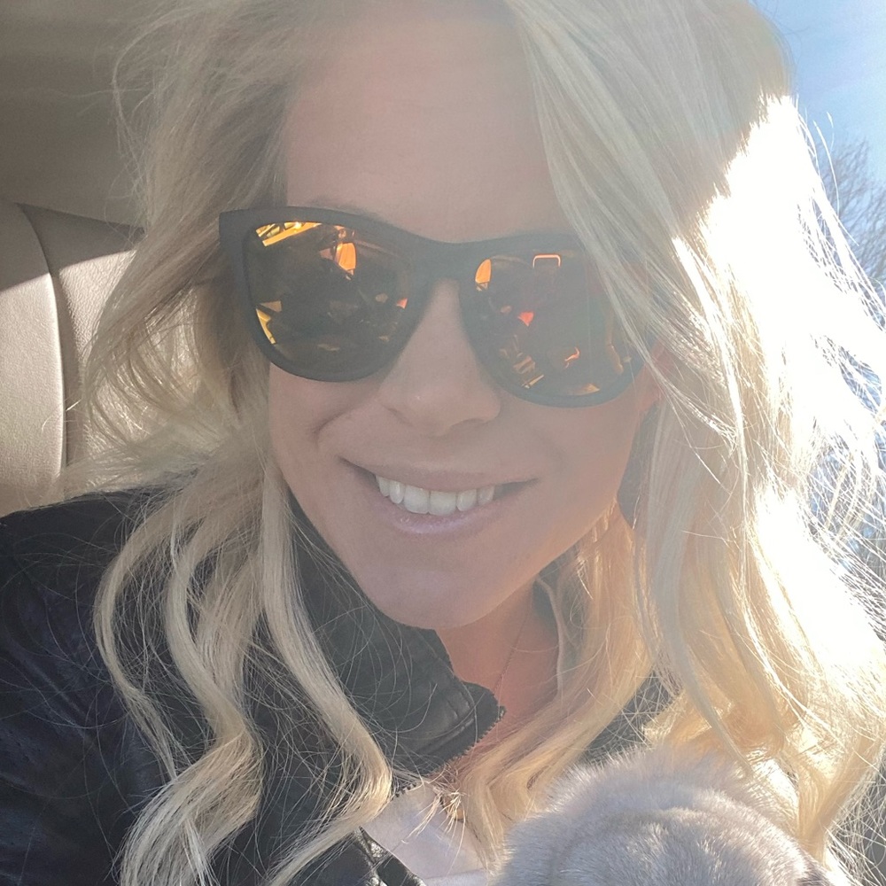 Meet your Posher, Hilary